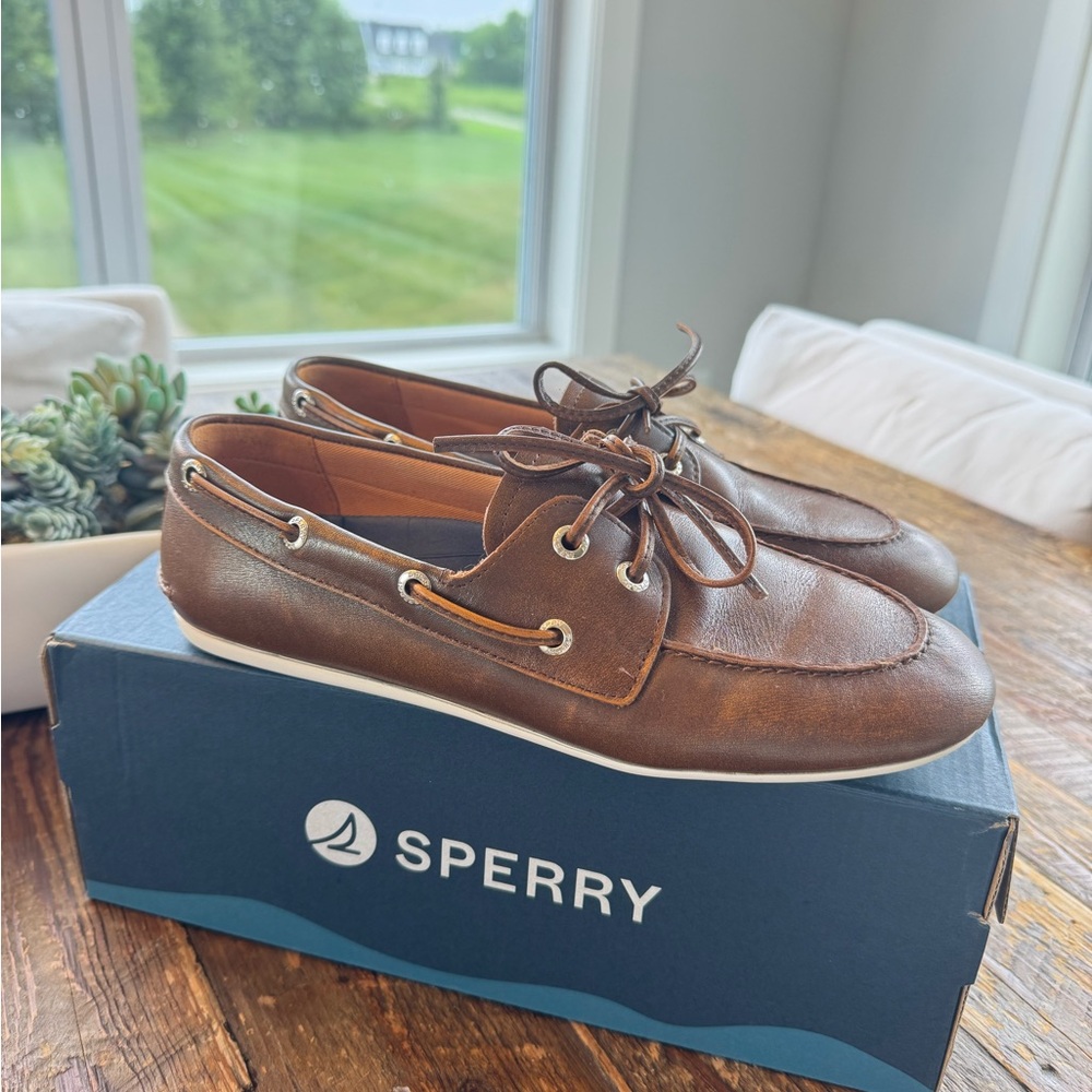 Sperry Slim Boat Shoes Women's size 8